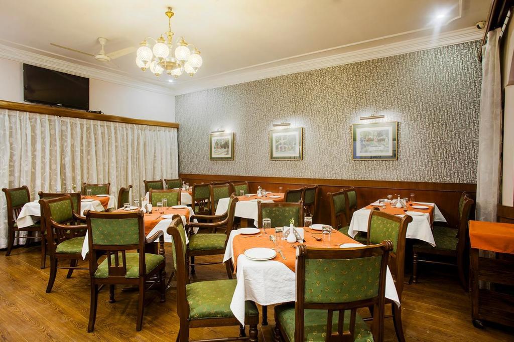 Hotel Imperial House Аллахабад Экстерьер фото