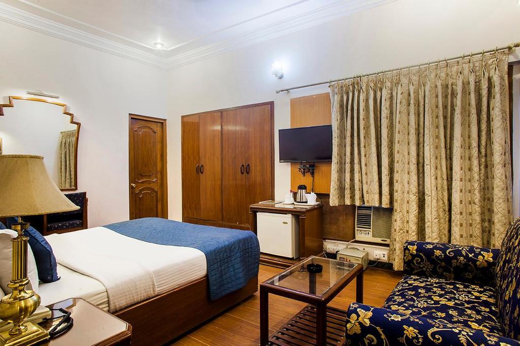 Hotel Imperial House Аллахабад Экстерьер фото
